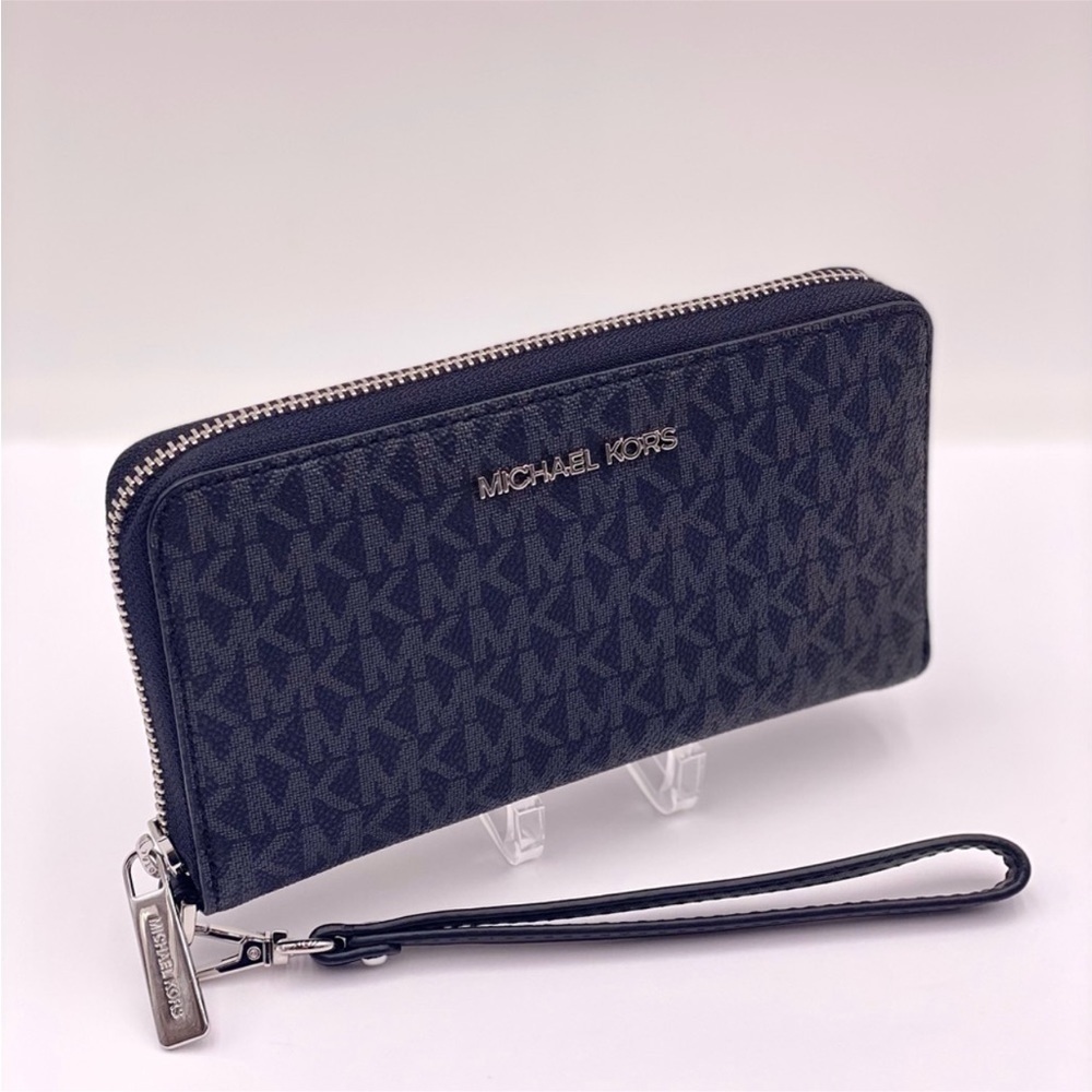 Michael Kors Jet Set Travel Large
Flat Zip MF Phone Case Wristlet
Wallet - Picture 7 of 11